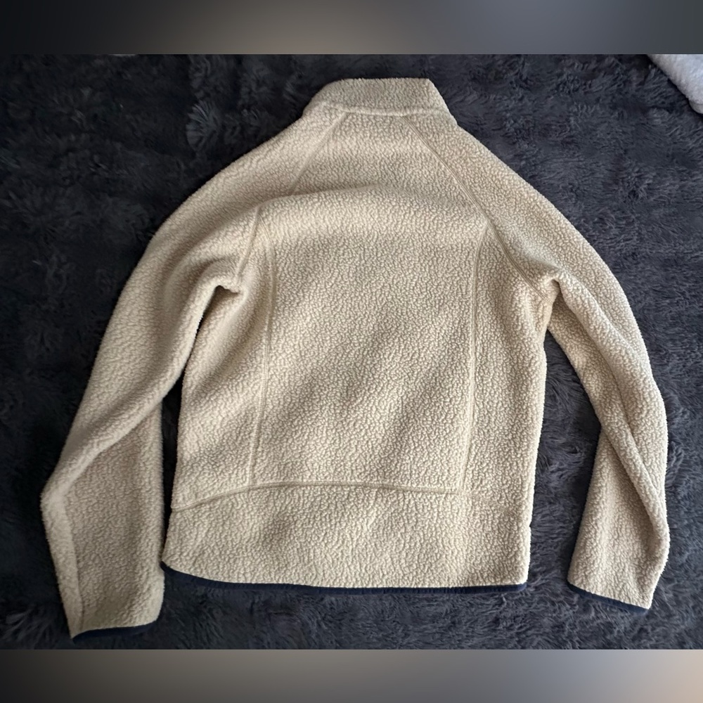 Patagonia Beige Fleece Jacket with Navy Trim - Picture 6 of 6